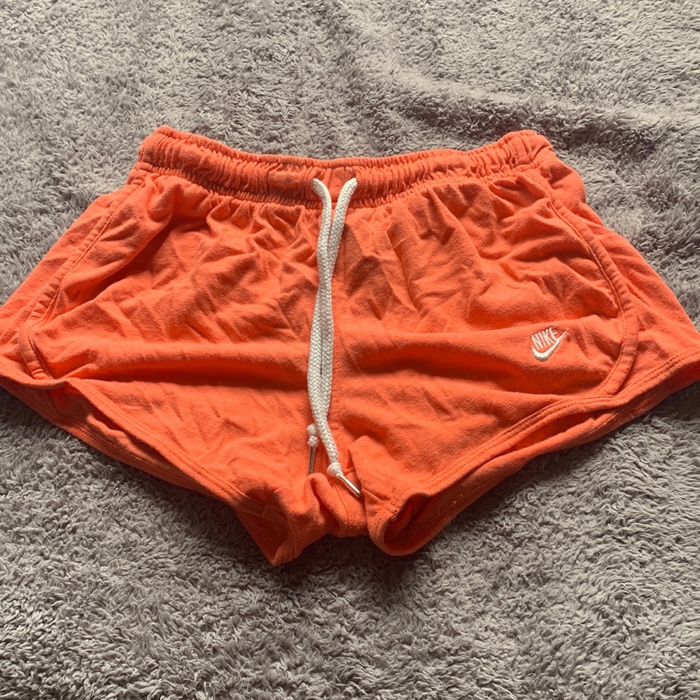 ORANGE NIKE SHORTS XS